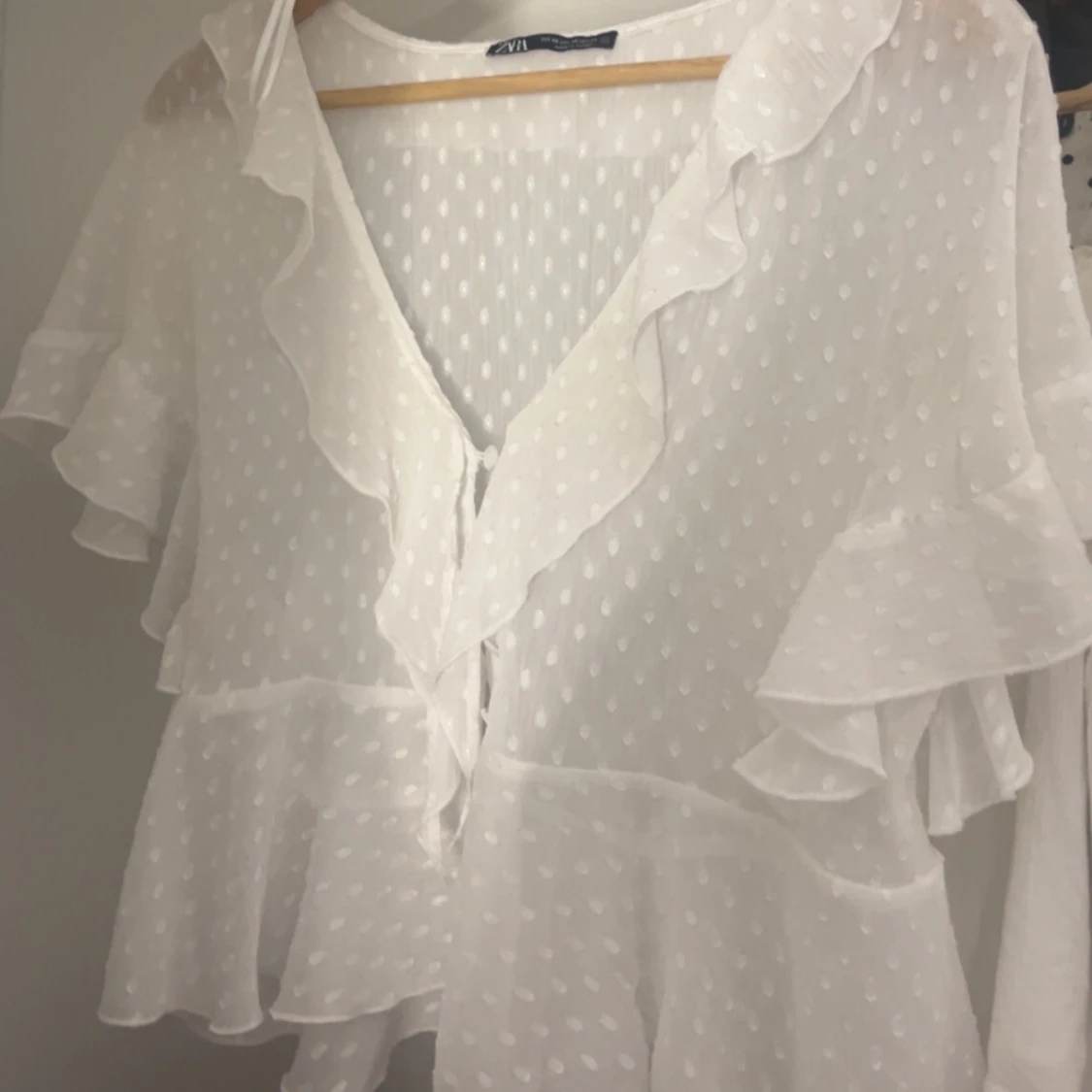 Vit volangblus från Zara - 3