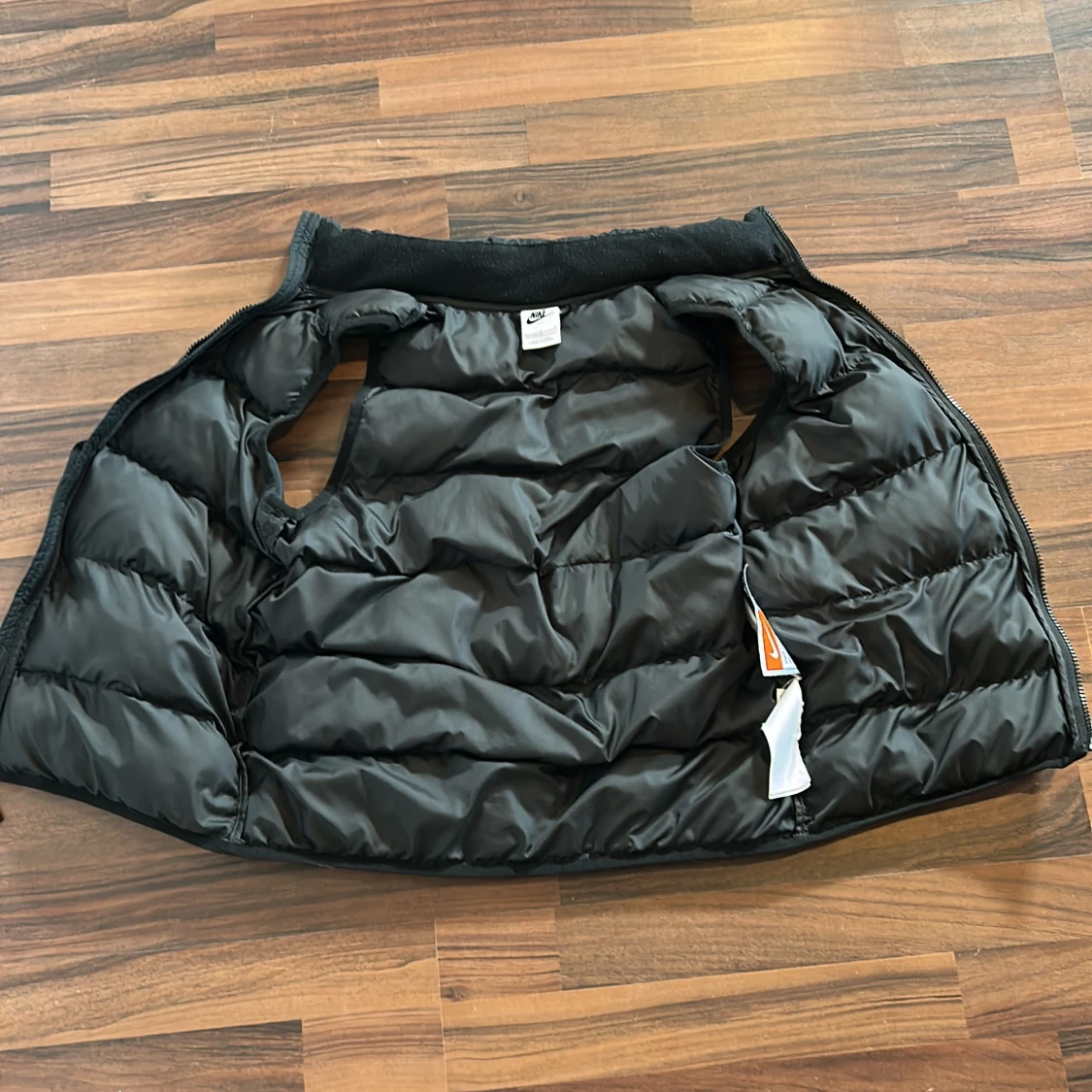 Svart dunväst från Nike - 2