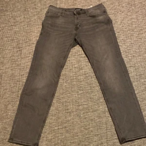 Jack & jones jeans - Skit snygga jack & jones jeans minimalt använda inga fläckar eller defekter. Kontakta gärna vid frågor!