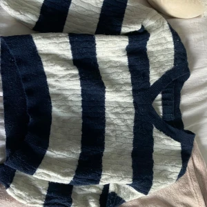 Mysig stickad tröga - Randig stickad mysig tröja