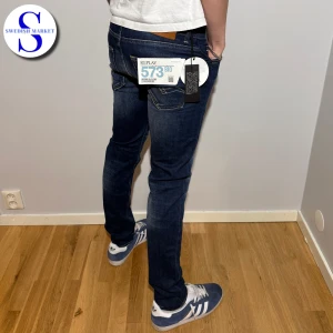 Replay Grover - Ett par blåa Replay Grover jeans i storlek 28/32. Skick 8/10. Säljer på grund av att de är för små. Hör gärna av er om ni har några funderingar🤝