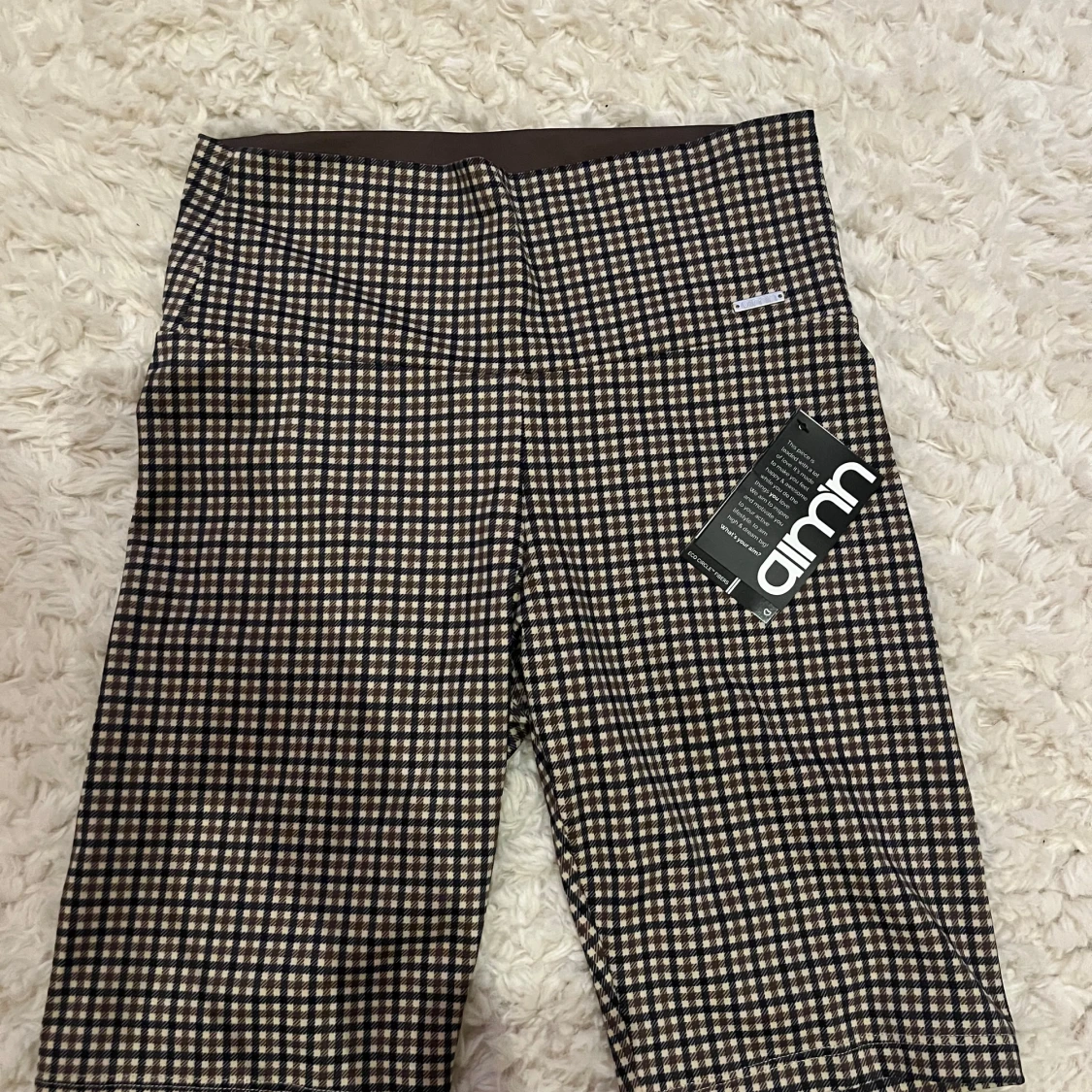 Brun-rutiga träningsshorts aim’n