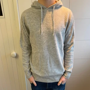 Merinoull Hoodie - En riktigt snygg hoodie i 100% Merinoull! Storlek S!⭐️ Använd max 3 gånger, nyskick! Hör av dig vid intresse eller minsta fundering!😊