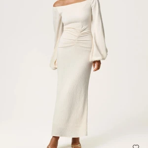 Adoore klänning - Säljer denna slutsålda långklänning från adoore, stl 34🤍