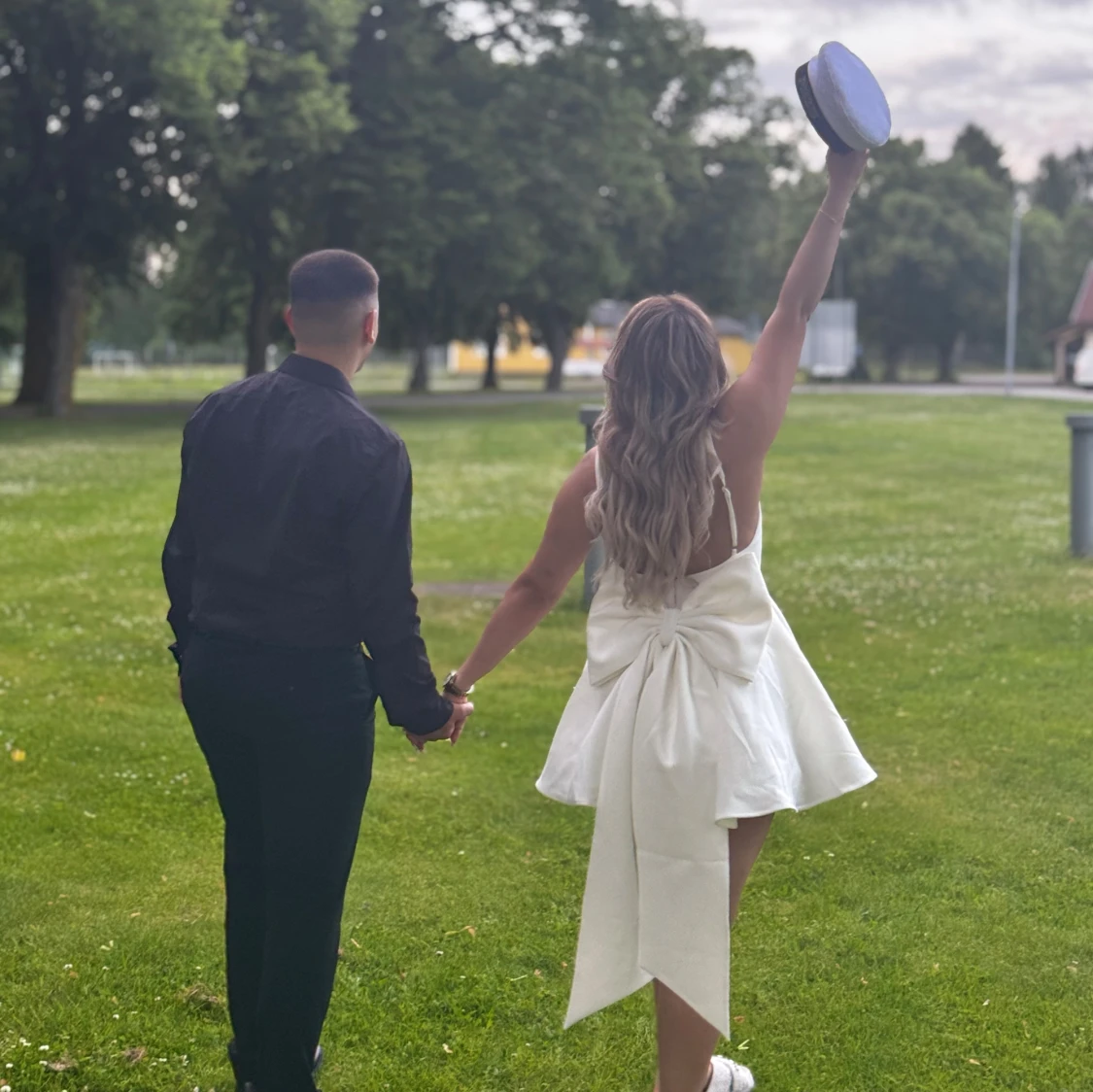 Vit kort klänning med stor rosett - 2