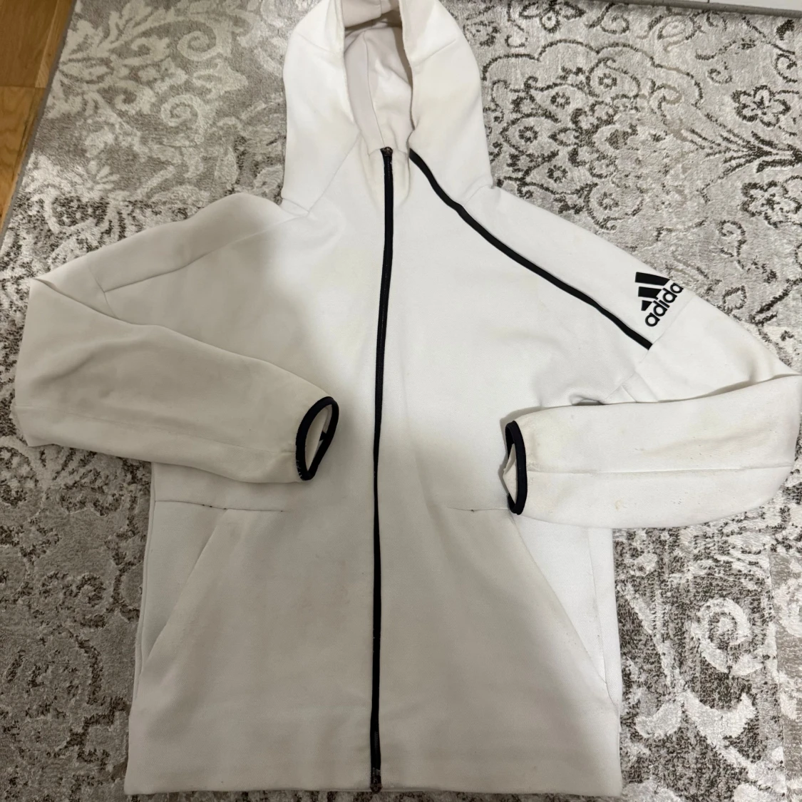 Vit hoodiejacka från Adidas