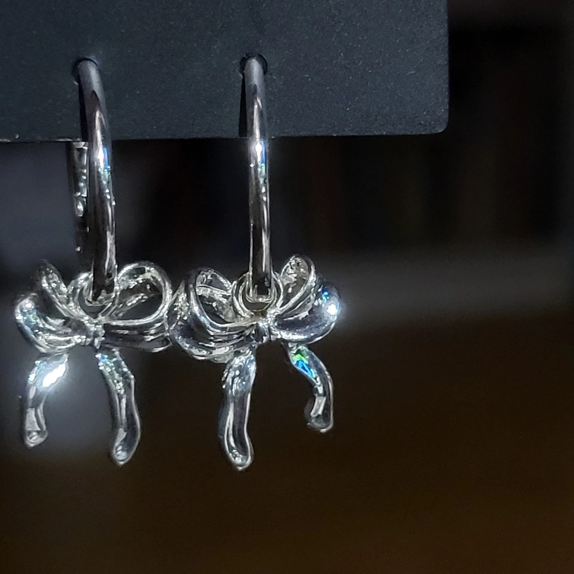 Pilgrim coquette örhängen med rosett i silver - 1