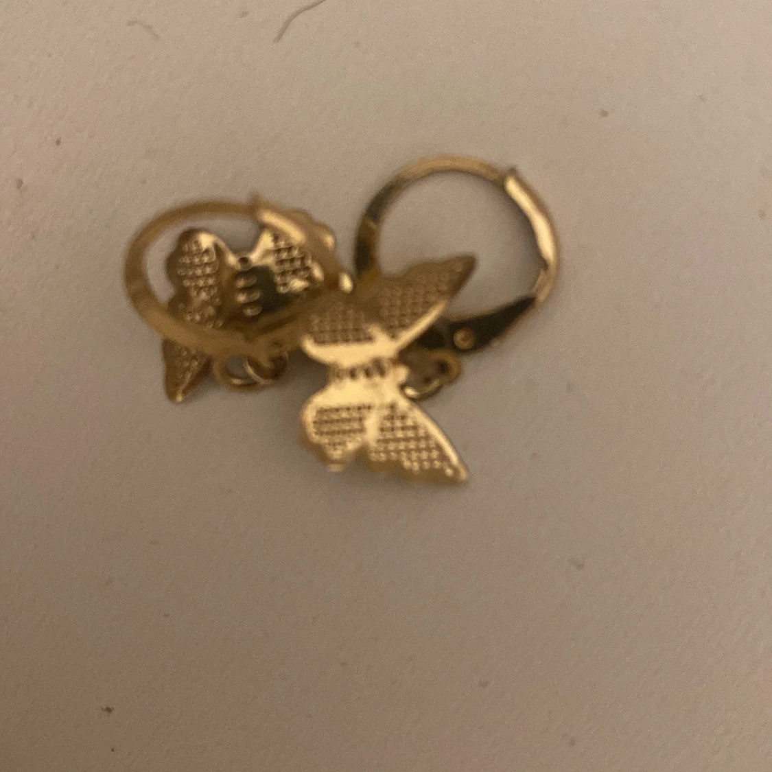 Guldiga örhängen med fjärilar - 4