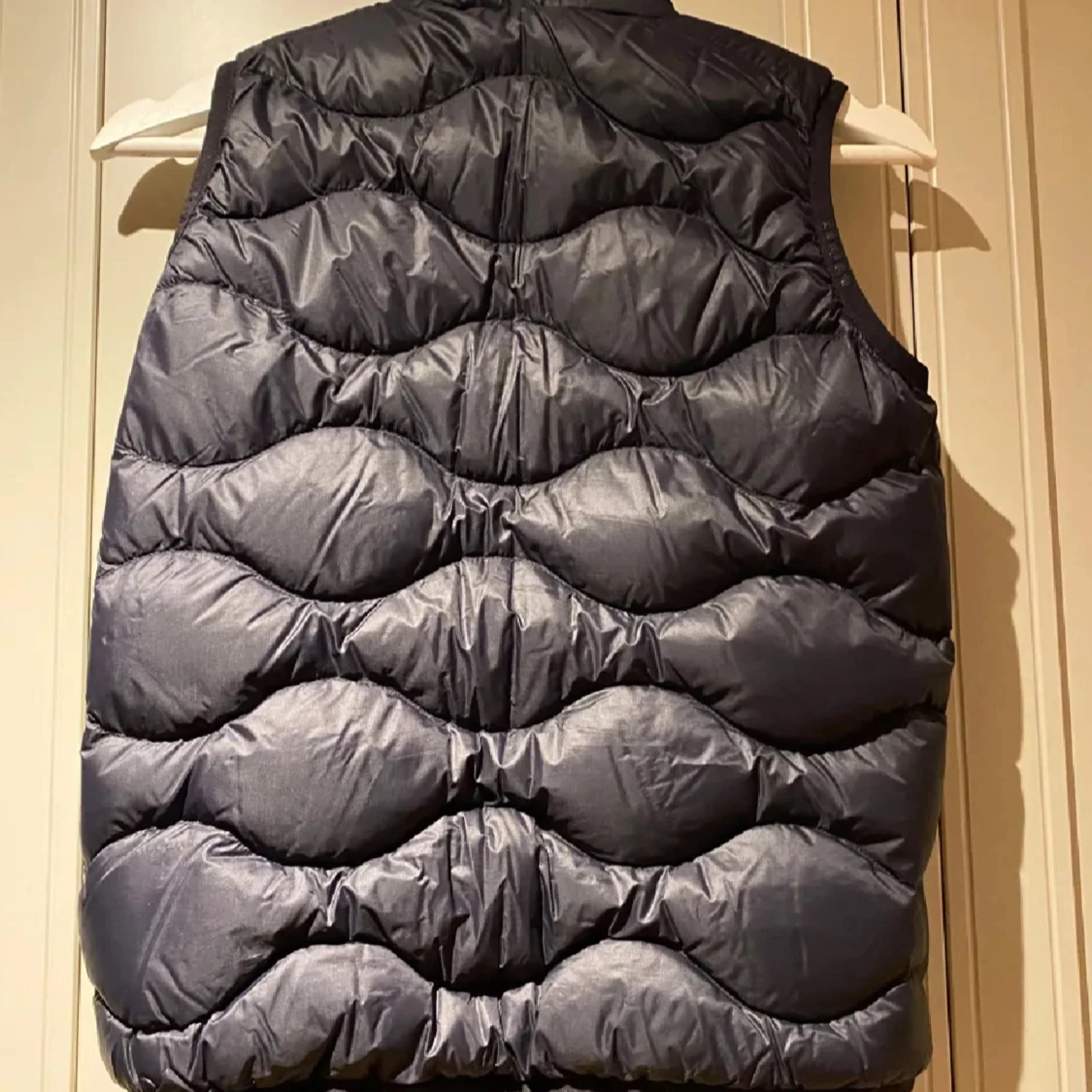 Svart dunväst från Peak Performance - 1