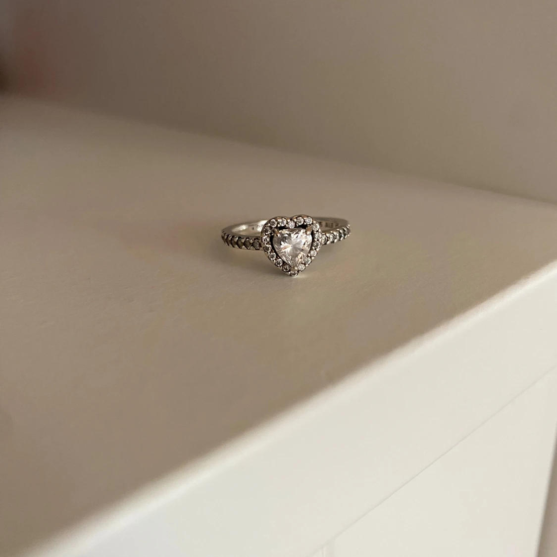 Silverring med hjärtformad sten från Pandora - 1