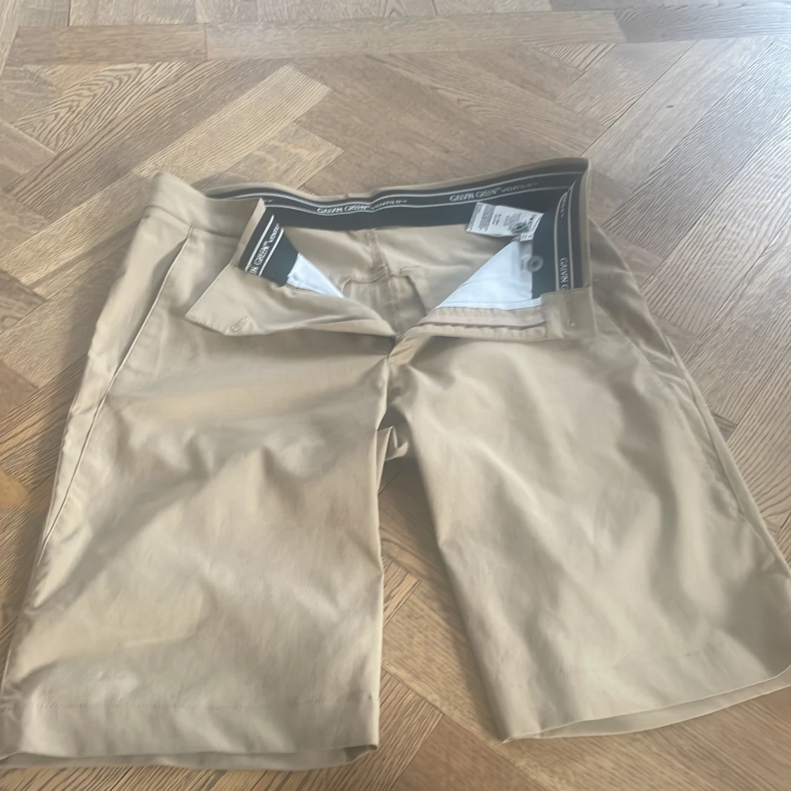 Beige golfshorts från Galvin Green