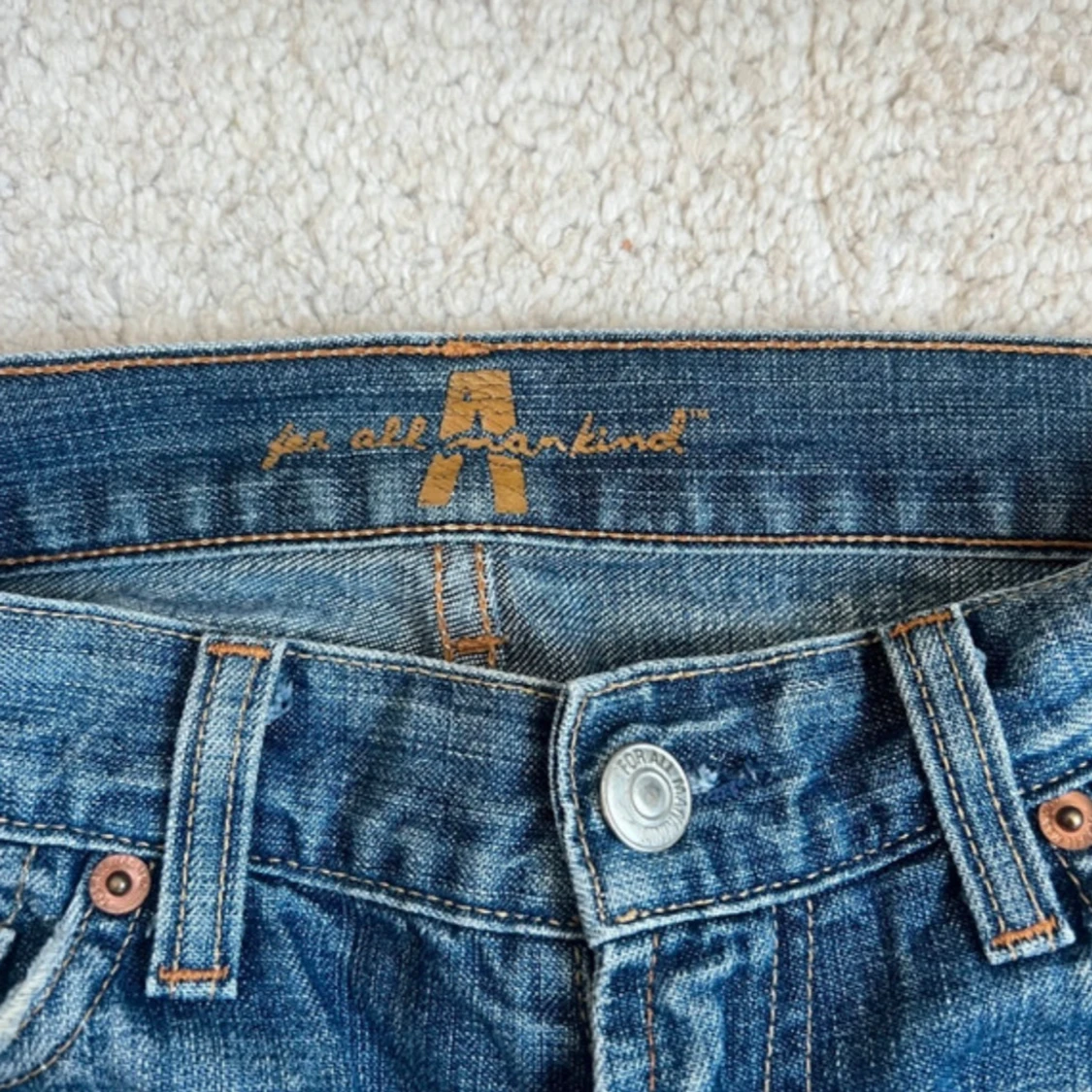 Blå bootcut jeans från 7 For All Mankind - 1