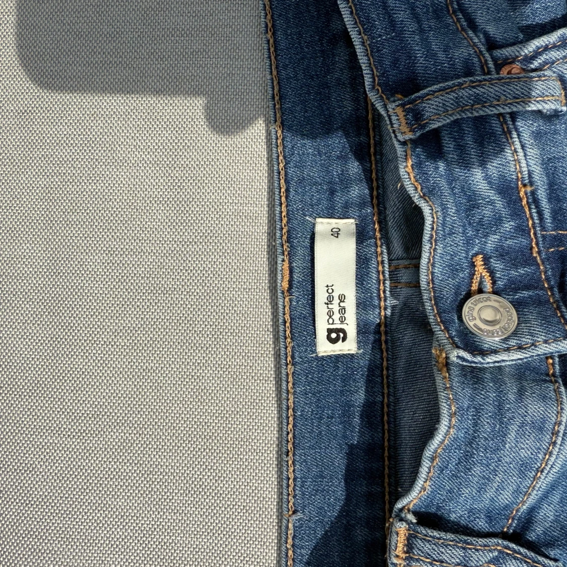 Blå bootcut jeans från Gina tricot - 1