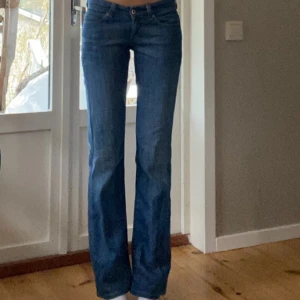 Snygga levi’s jeans - Jätte snygga levi’s jeans som tyvärr är för korta för mig, inga defekter. Skriv för mått❤️