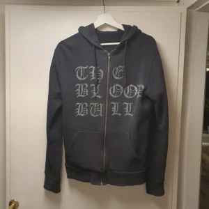 Rhinestone hoddie - Använd men bra skick, använder dock inte längre. Någon liten defekt kanske.