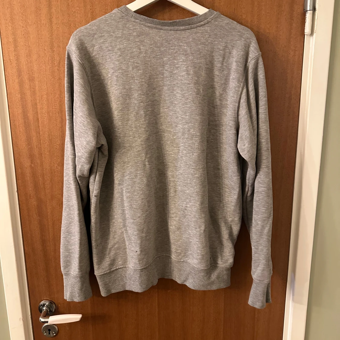 Grå sweatshirt från Tommy Jeans - 1