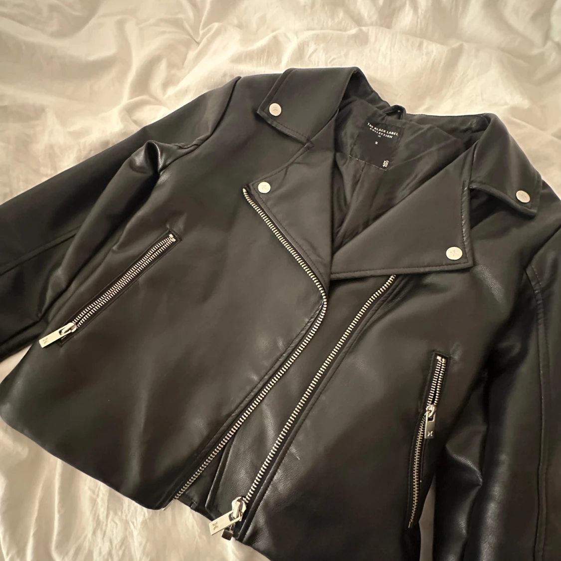 Svart skinnjacka med dragkedjor - 1