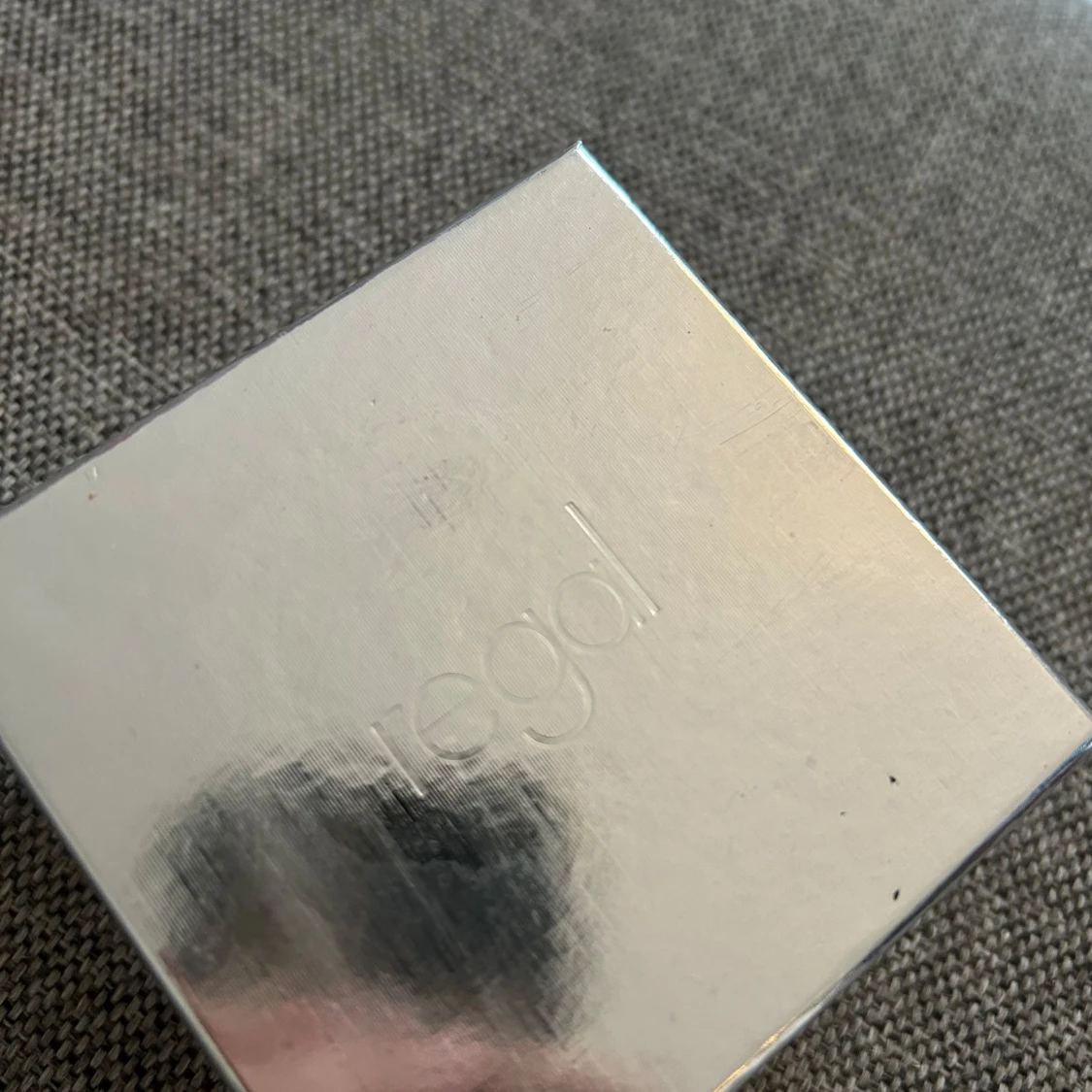 Silverfärgad klocka från Regal