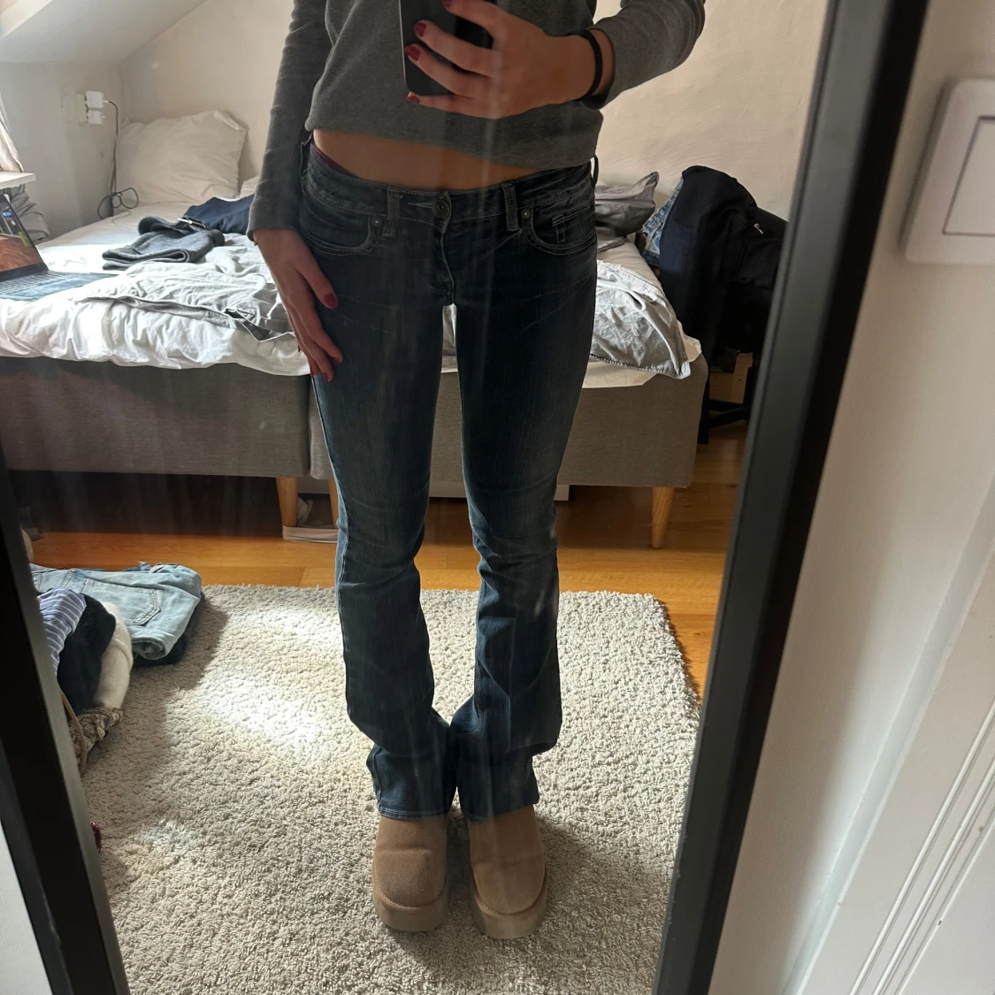 Mörkblå bootcut jeans