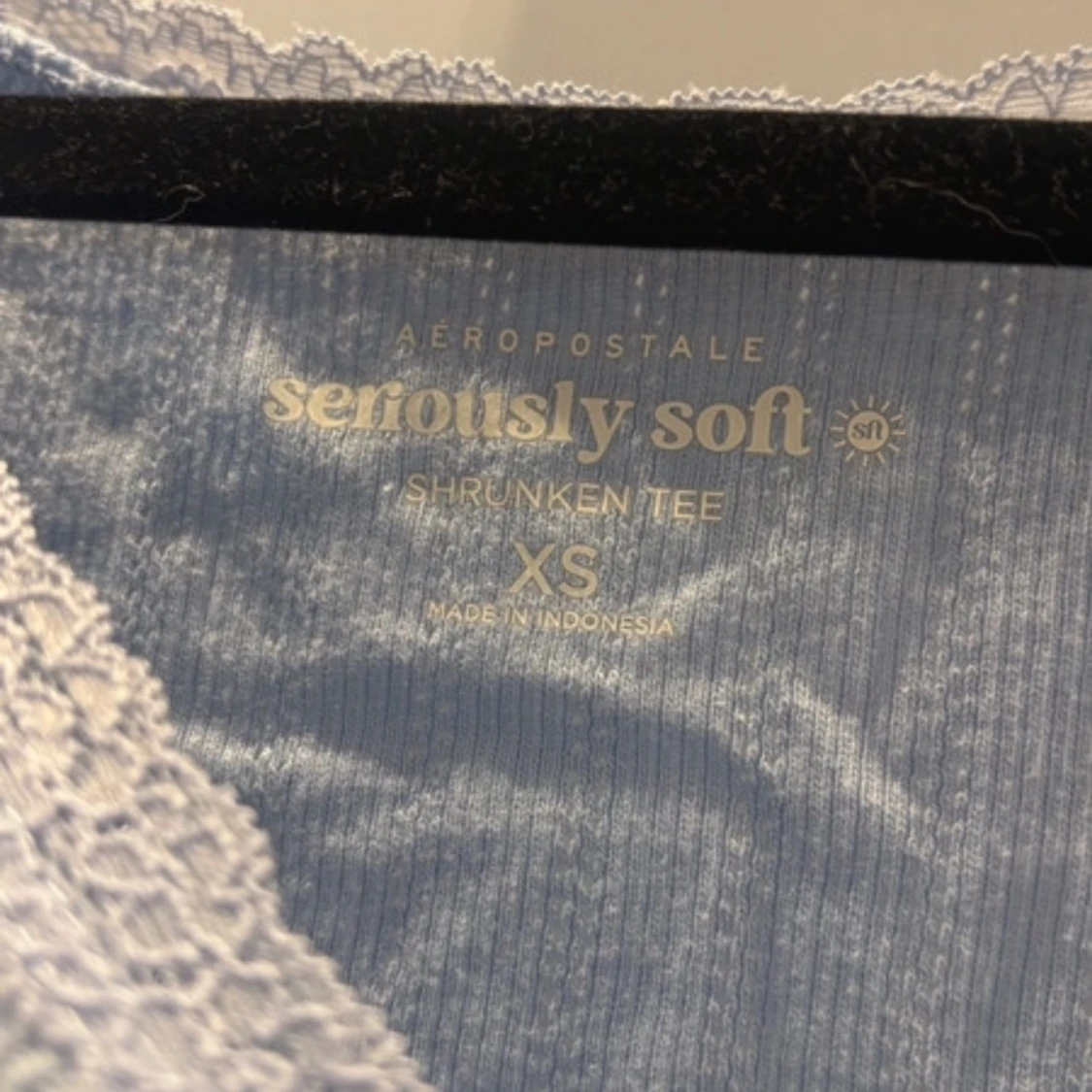 Ljusblå ribbad topp med spets från Aeropostale - 3