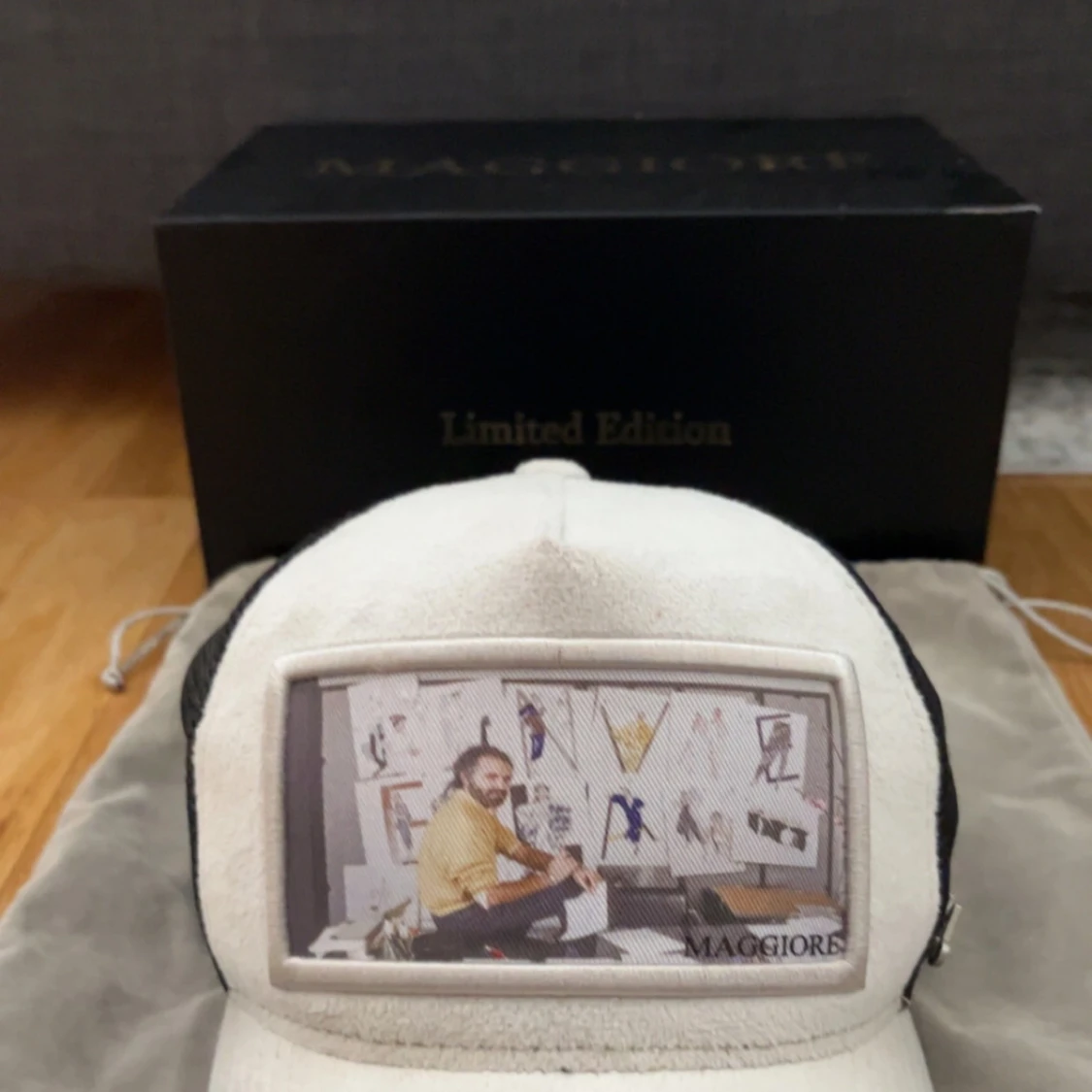 Vit/beige och svart keps från Maggiore - 1