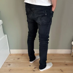Dondup George jeans - Skick 10/10 | Storlek w33 fits w31,32 | nypris 4000kr vårt pris 849! | pris diskuterbart | kontakta gärna vid frågor🙌
