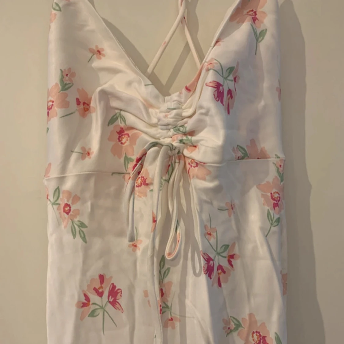 Vit blommig långklänning - 1