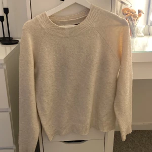 Stickad tröja - Beige, bra skick 