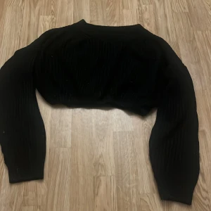 Stickad magtröja - En svart stickad magtröja som är super skön.