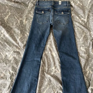 Helt nya Grunt vintage love low waist bootcut jeans  - Säljer åt en vän, helt ny med prislapp och aldrig använd. Storlek 26/13y. Skriv vid funderingar eller för måtten 💕