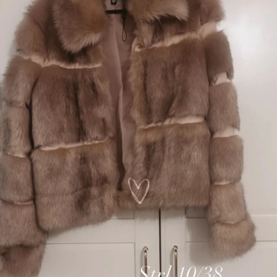 Beige pälsjacka/ fusk päls/ lyx  - 1