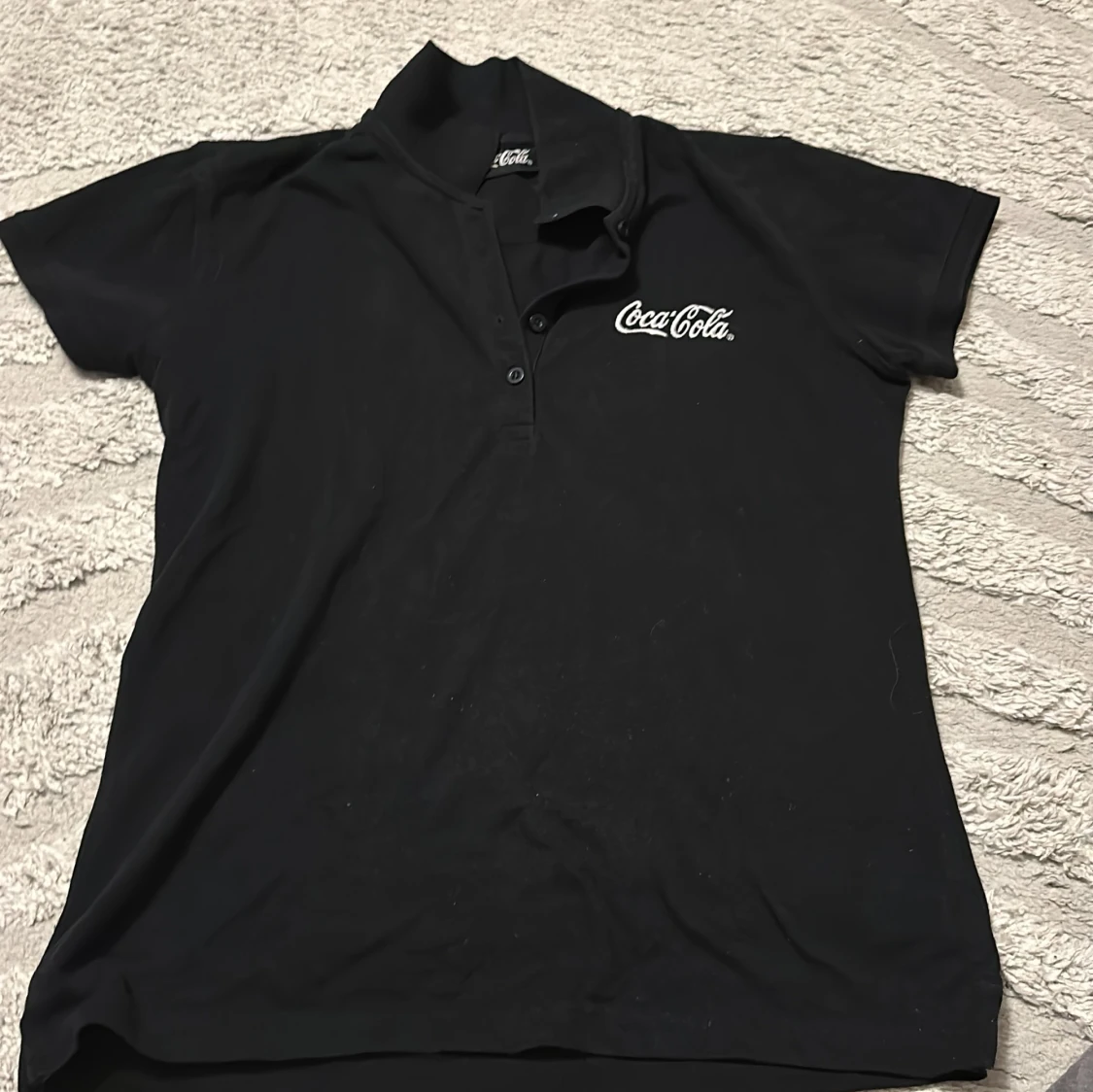 Svart Coca-Cola t-shirt med krage