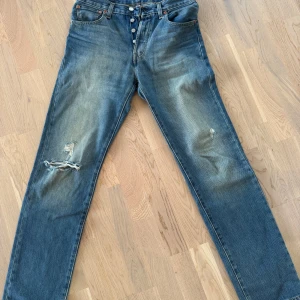 Levis 501 93’ - 30 34 - Ett par levis 501 93’ i näst intill oanvändt skick. Säljer då dem är för små för mig