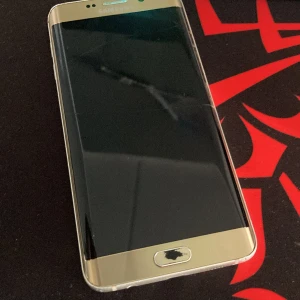 600kr kan diskutera priset  - Bra mobil funkar säljer den för jag har får en ny mobil 