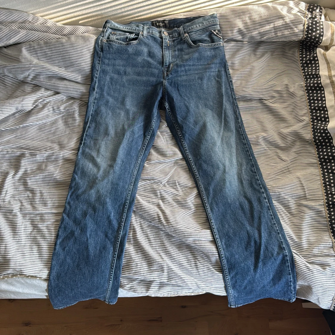 Blå raka jeans från Replay - 3