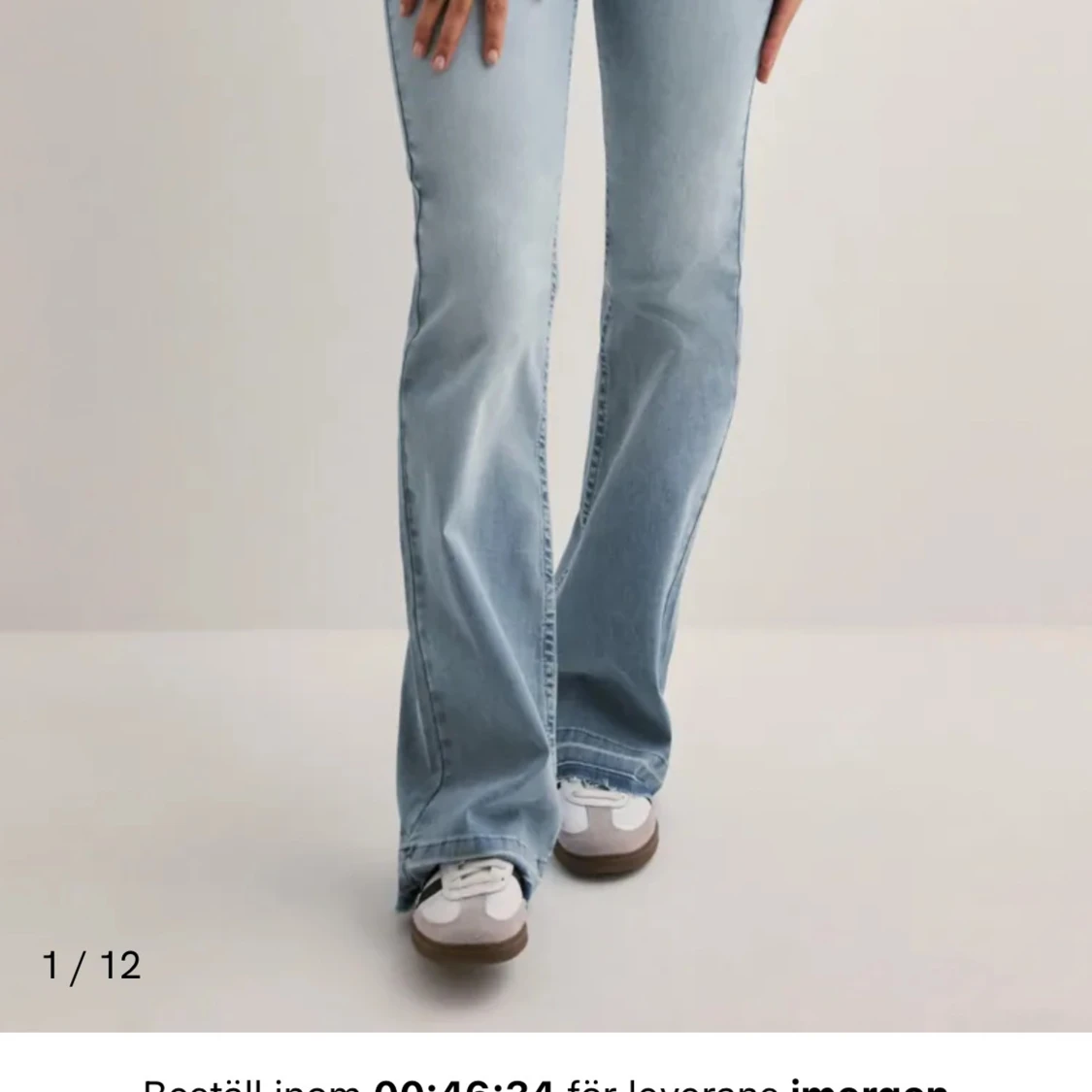 Ljusblå bootcut jeans