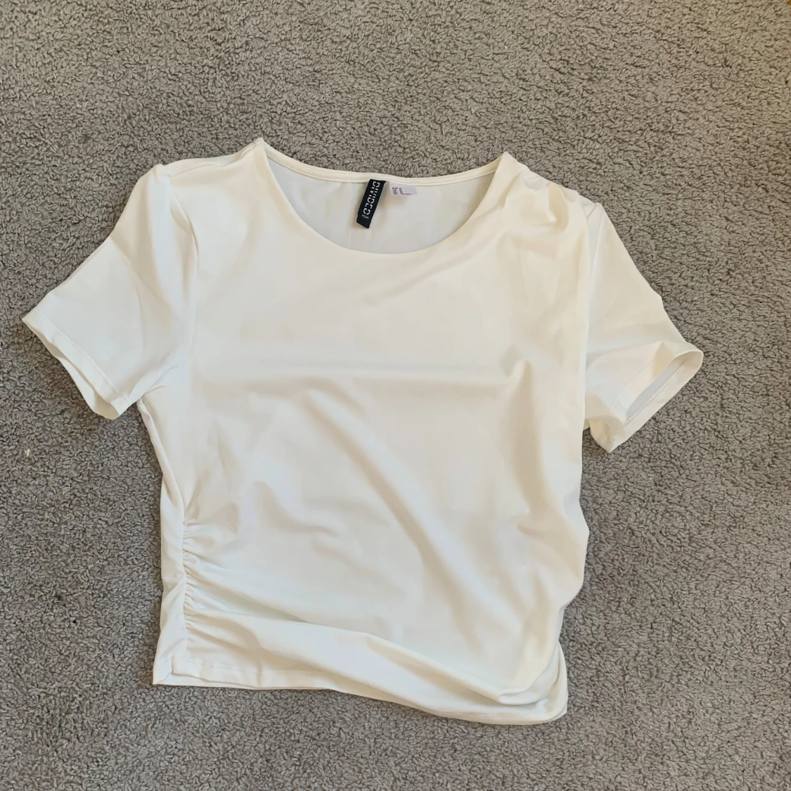 Vit kortärmad topp från Divided