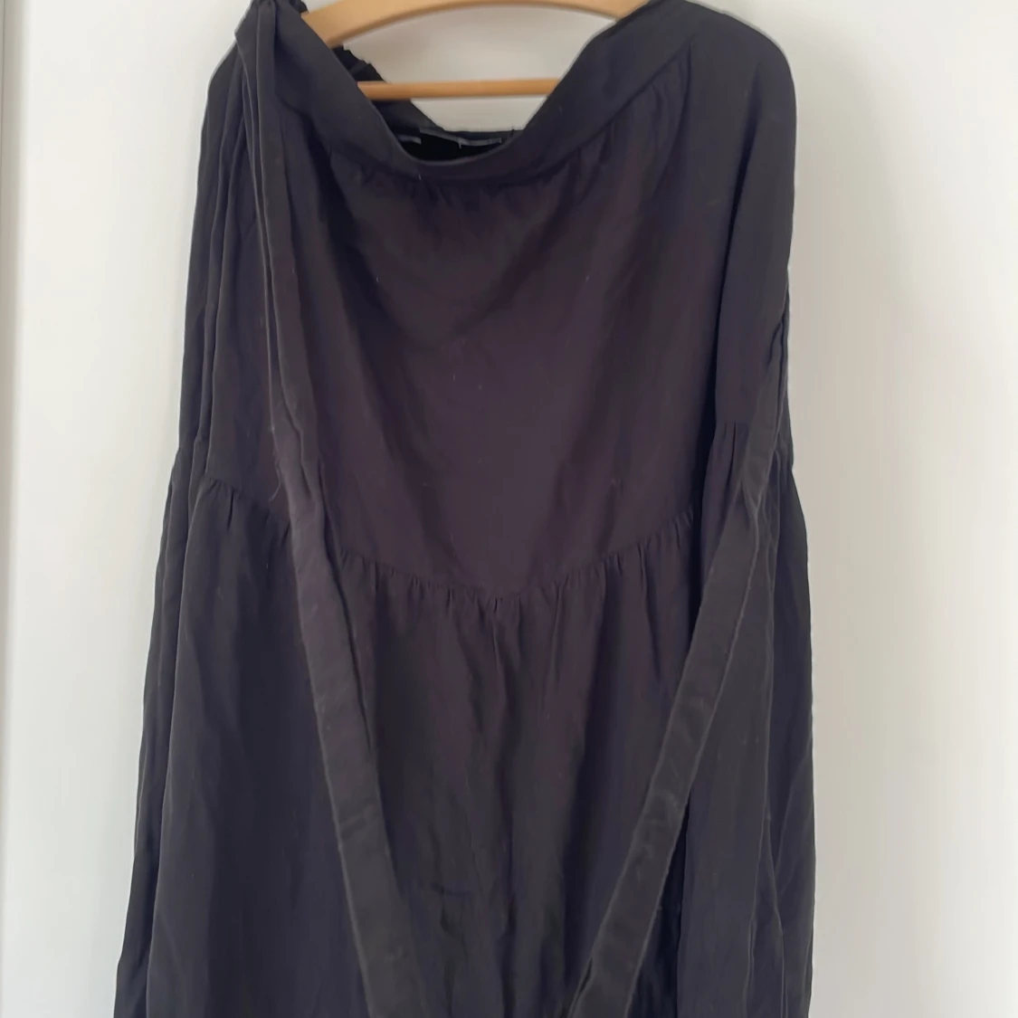 Svart långkjol med knyt i midjan - 1