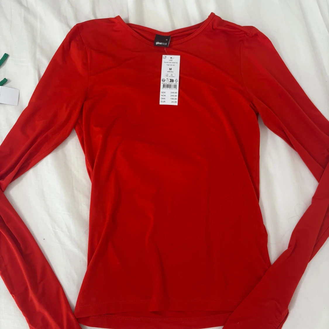 Röd långärmad topp från Gina Tricot