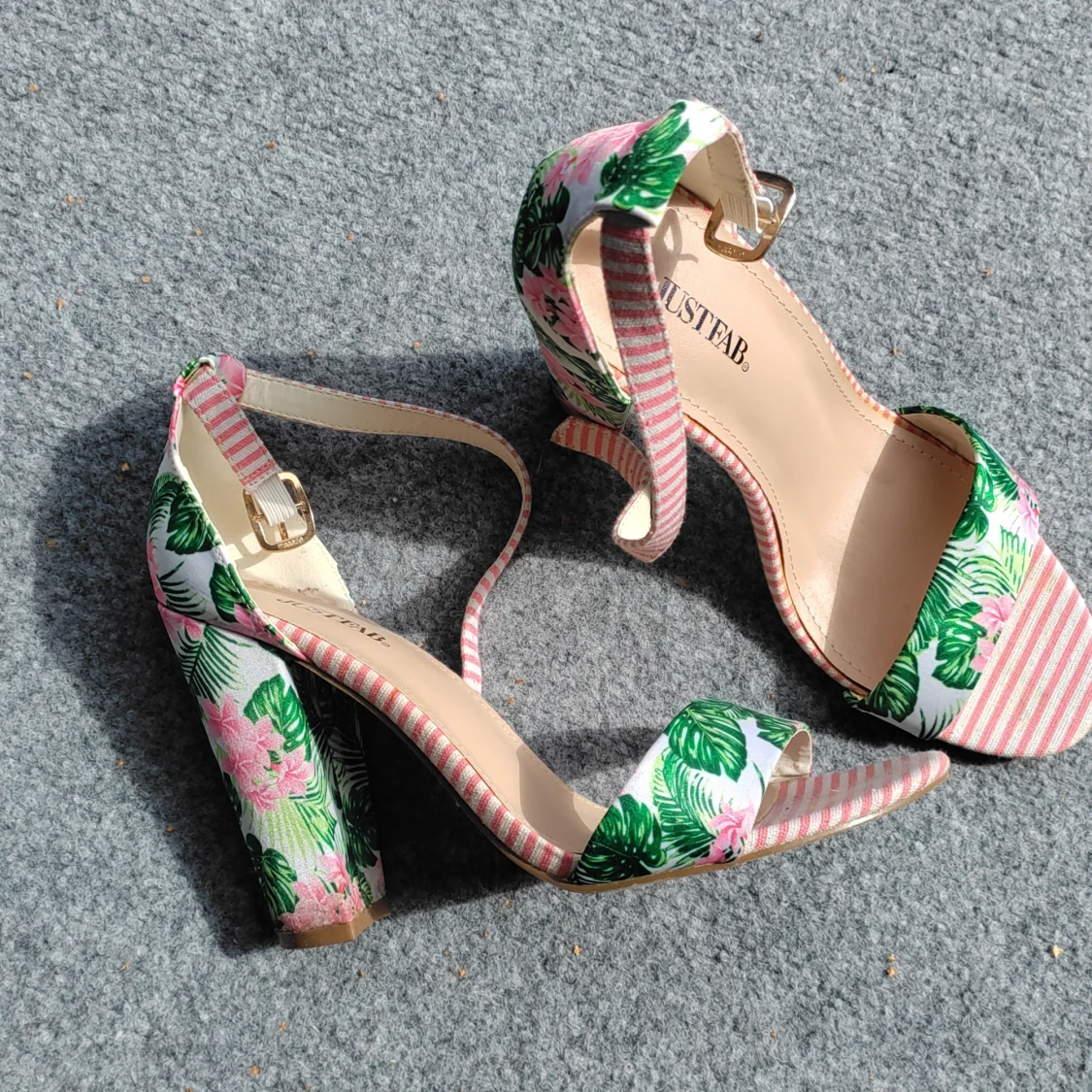 Blommiga klack-sandaler från JustFab - 1