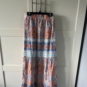 Lång kjol - Super snygg kjol. Använd några gånger. Storlek M men passar S super.