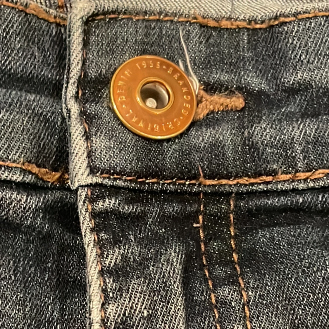 Mörkblå jeanskjol med volang - 3