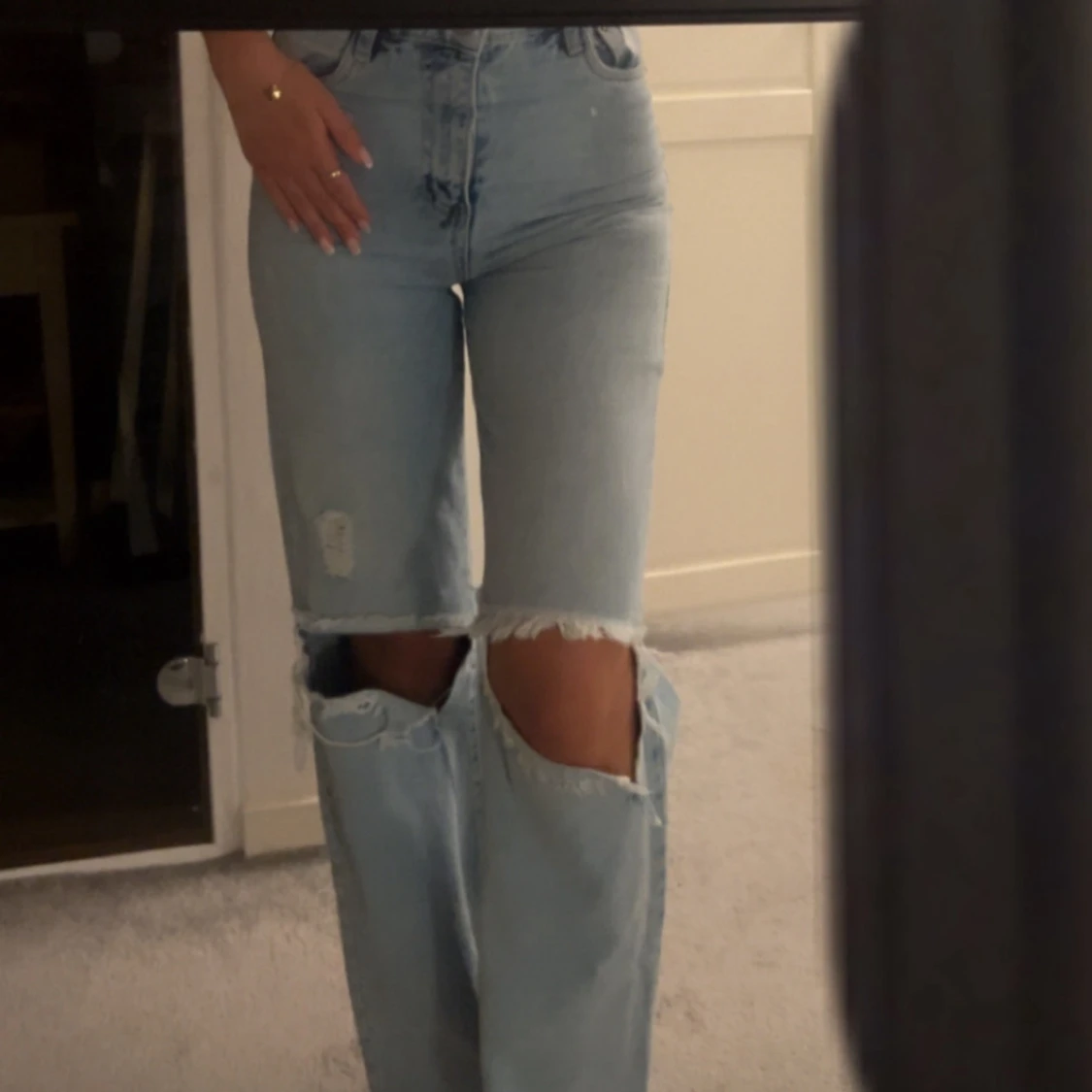 Ljusa ripped jeans från Fioretta