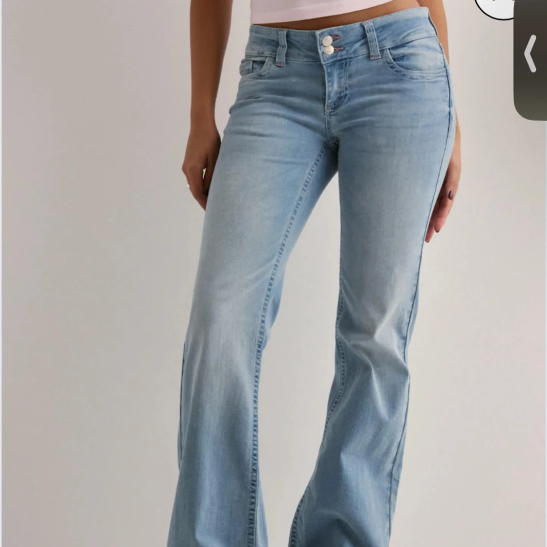 Ljusblåa jeans från Nelly