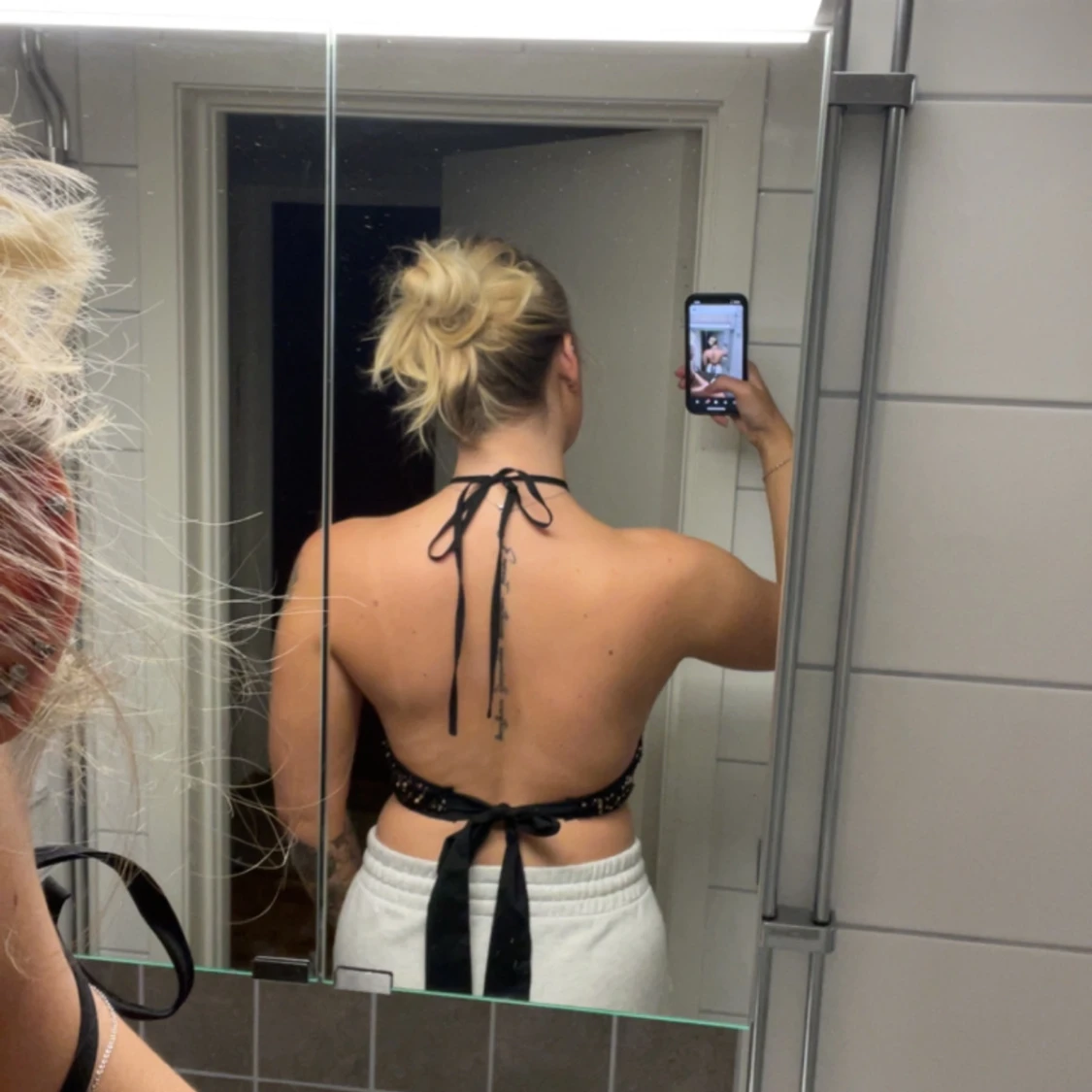 Svart glittrig croppad halterneck topp - 1