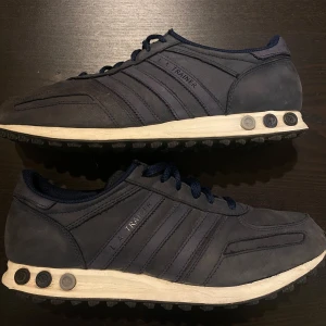 La trainers adidas  - Ett riktigt feta par la trainers till salu. Pris kan diskuteras vid snabb och smidig affär.