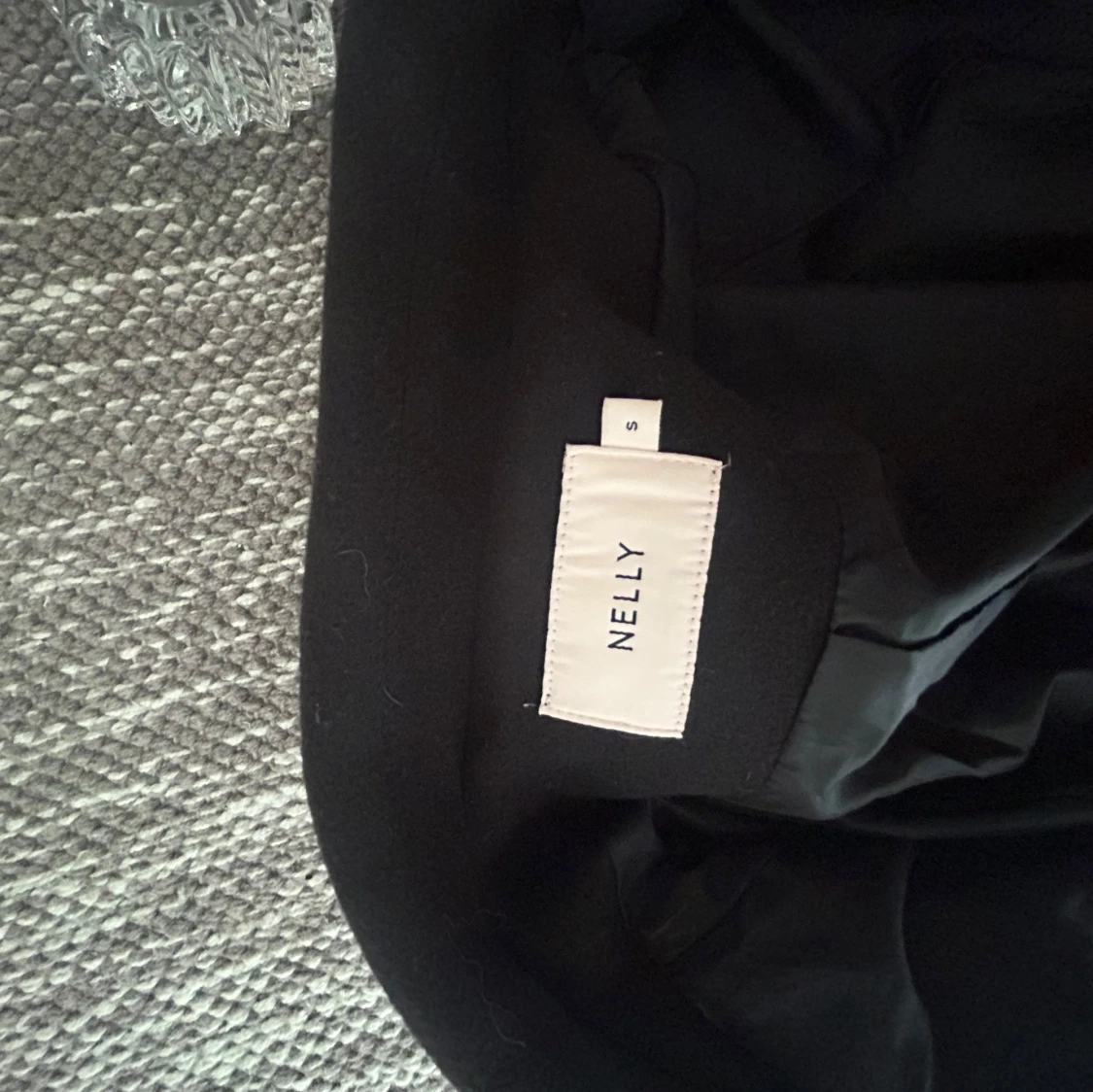Lång svart kappa från Nelly - 4