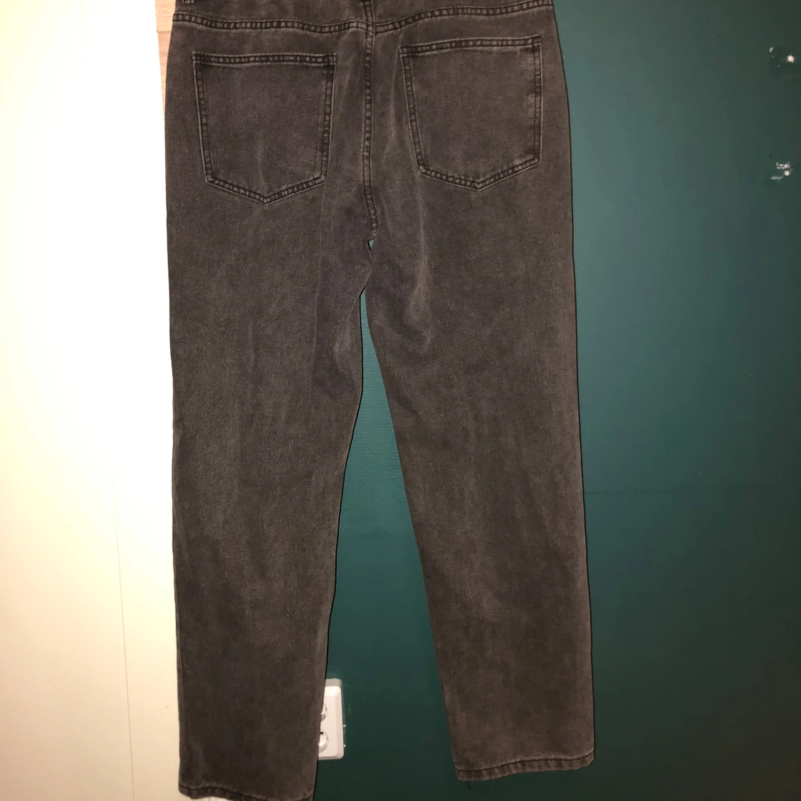 Svarta raka jeans i vintage-look - 1