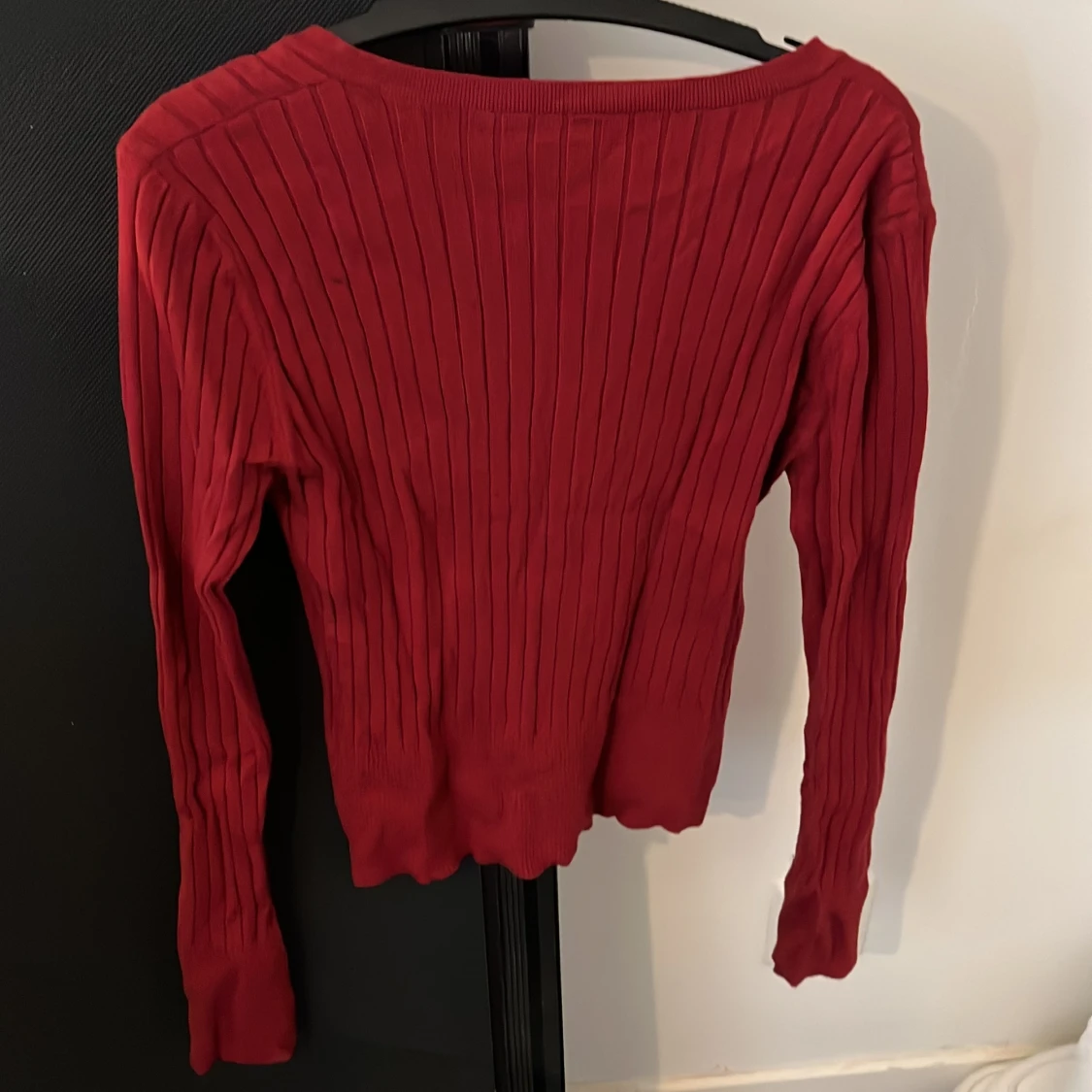 Röd ribbad långärmad tröja - 1