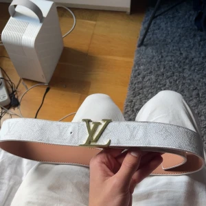 Iv bälte - Helt ny oanvänd med nål. 105cm